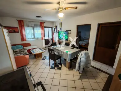 Haus 200 m², Vir - 5 Apartments und 2 überdachte Terrassen - 5