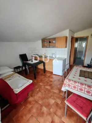 Haus 200 m², Vir - 5 Apartments und 2 überdachte Terrassen - 22
