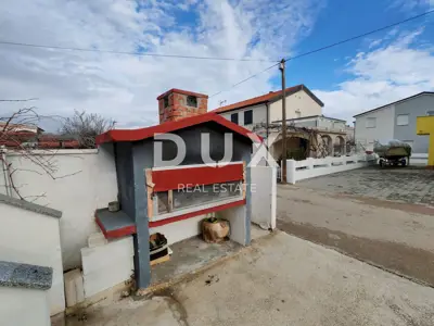Haus 200 m², Vir - 5 Apartments und 2 überdachte Terrassen - 15