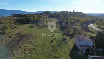 Building plot 2,941 m², Pićan - flat and by asphalt - 2