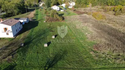 Building plot 2,941 m², Pićan - flat and by asphalt - 4