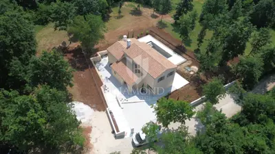 Predivna prostrana kuća u srcu Istre - 9