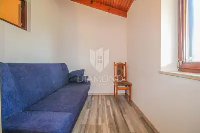 Stan 69 m², Novigrad okolica - 2 spavaće sobe i 2 terase - 5