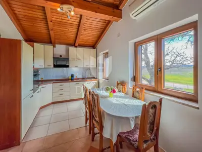 Stan 69 m², Novigrad okolica - 2 spavaće sobe i 2 terase - 2