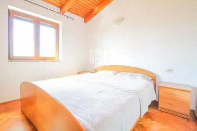 Stan 69 m², Novigrad okolica - 2 spavaće sobe i 2 terase - 4