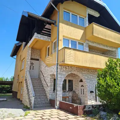 House 387 m², Mošćenica - quiet location and large yard - 2