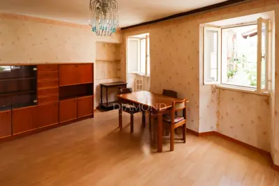 Haus mit Geschäftsraum im Zentrum von Grožnjan!