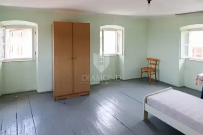 Haus mit Geschäftsraum im Zentrum von Grožnjan! - 3