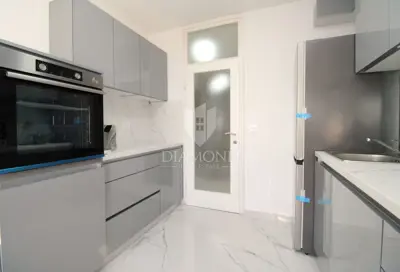 Stan 70 m², Rešetari - otvoren pogled i balkon - 6
