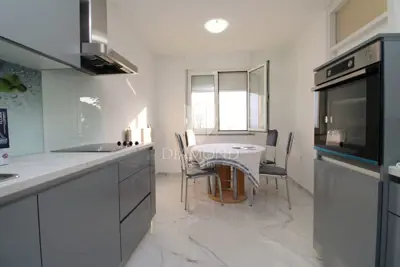 Stan 70 m², Rešetari - otvoren pogled i balkon - 7