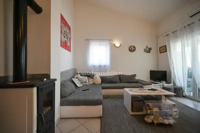 Apartment 70 m², Novigrad - quiet area, loggia and gallery