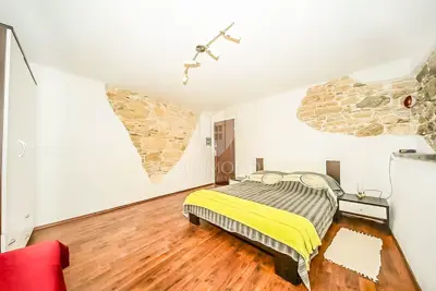 Ližnjan, Kuća s tri stana investicija u turizam - 16