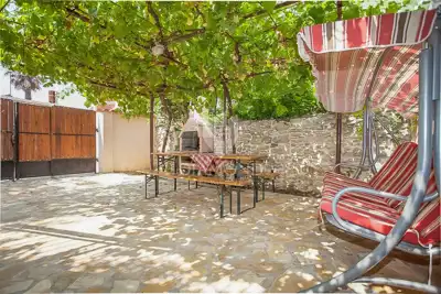 Ližnjan, Kuća s tri stana investicija u turizam