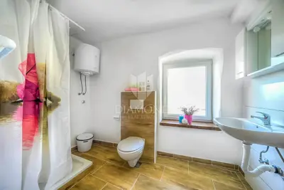 Ližnjan, Kuća s tri stana investicija u turizam - 10