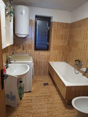 - Rakalj, kamena kuća sa dvije konobe - - 13