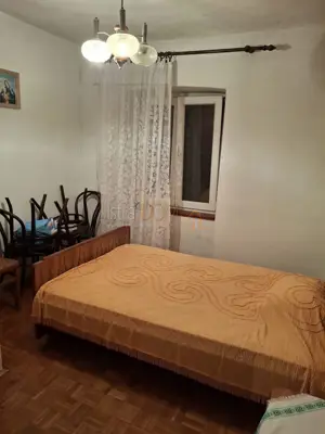 - Rakalj, kamena kuća sa dvije konobe - - 8