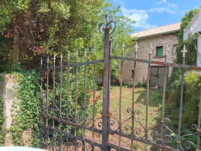 - Rakalj, kamena kuća sa dvije konobe - - 2
