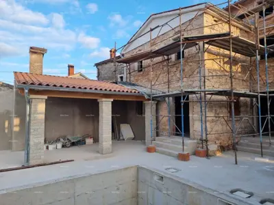 Haus mit Pool, Žminj - ruhige Lage und Potenzial
