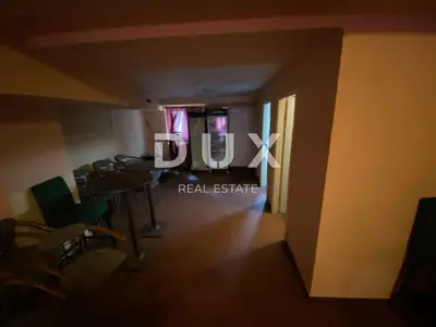 Haus 460 m², Jušići - 2 Wohnungen und 2 Gewerberäume - 14