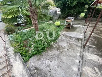 Haus 460 m², Jušići - 2 Wohnungen und 2 Gewerberäume - 6