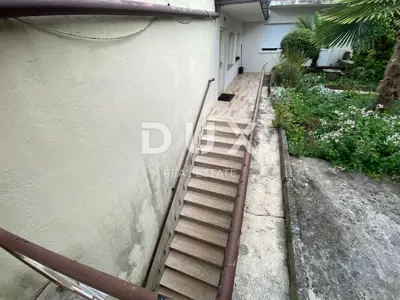 Haus 460 m², Jušići - 2 Wohnungen und 2 Gewerberäume - 9