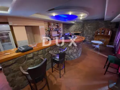 Haus 460 m², Jušići - 2 Wohnungen und 2 Gewerberäume - 19