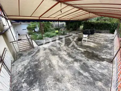 Haus 460 m², Jušići - 2 Wohnungen und 2 Gewerberäume - 7