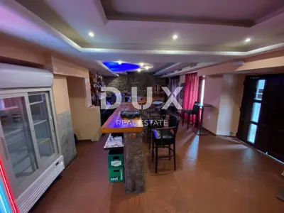 Haus 460 m², Jušići - 2 Wohnungen und 2 Gewerberäume - 18