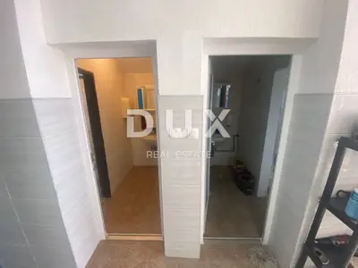 Haus 460 m², Jušići - 2 Wohnungen und 2 Gewerberäume - 21