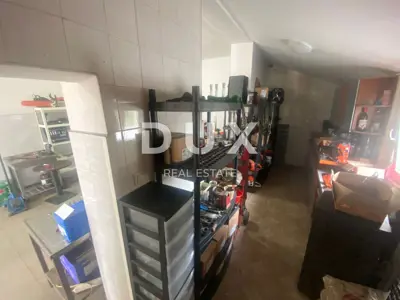 Haus 460 m², Jušići - 2 Wohnungen und 2 Gewerberäume - 22