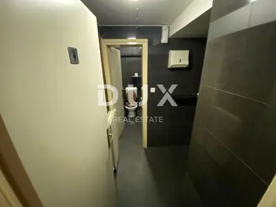 Haus 460 m², Jušići - 2 Wohnungen und 2 Gewerberäume - 15