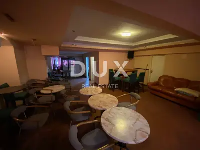 Haus 460 m², Jušići - 2 Wohnungen und 2 Gewerberäume - 13