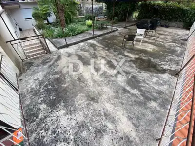 Haus 460 m², Jušići - 2 Wohnungen und 2 Gewerberäume - 8