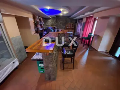 Haus 460 m², Jušići - 2 Wohnungen und 2 Gewerberäume - 2