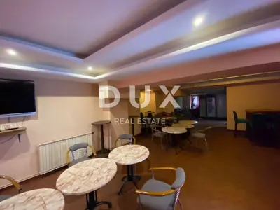 Haus 460 m², Jušići - 2 Wohnungen und 2 Gewerberäume - 12