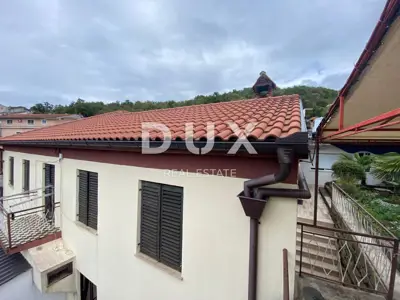 Haus 460 m², Jušići - 2 Wohnungen und 2 Gewerberäume