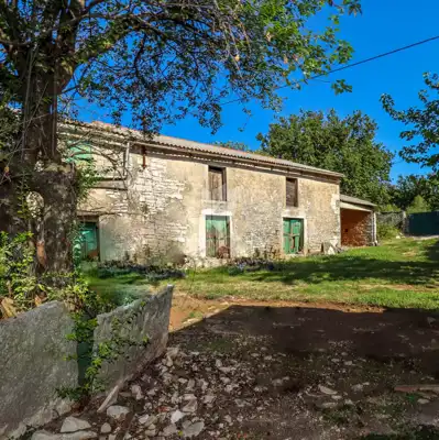 Kamena kuća 200 m², Kanfanar okolica, velika okućnica