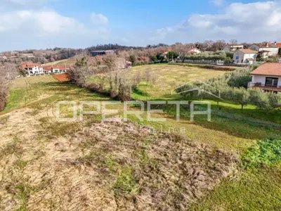 Građevinsko zemljište 755 m², Vižinada - južna orijentacija