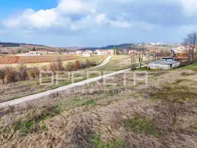 Građevinsko zemljište 755 m², Vižinada - južna orijentacija - 2