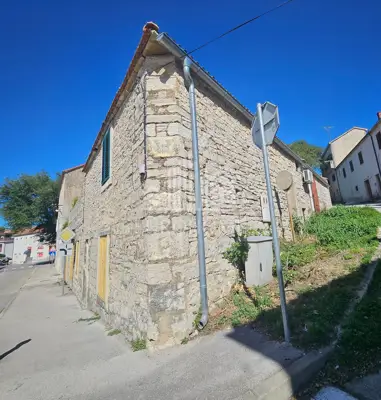 Zgrada mješovite uporabe, Benkovac, centar grada i okućnica - 3