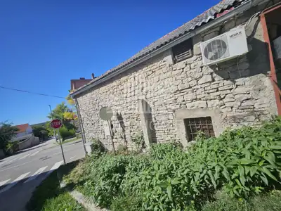 Zgrada mješovite uporabe, Benkovac, centar grada i okućnica - 2