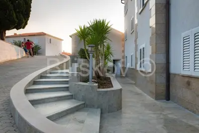 Hotel 624 m², Supetar na Braču, 100 m vom Meer entfernt - 2