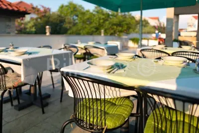 Hotel 624 m², Supetar na Braču, 100 m vom Meer entfernt - 5