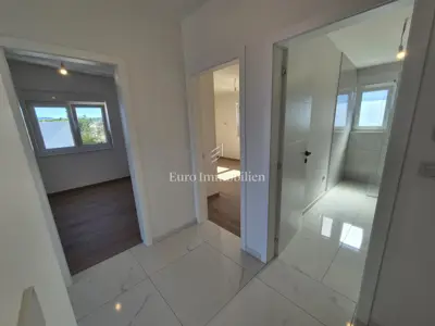 Apartment 77 m², Malinska na Krku, sea view and balcony - 11