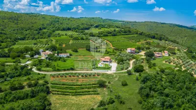 Land 1,413 m², Motovun - quiet location and open view - 3