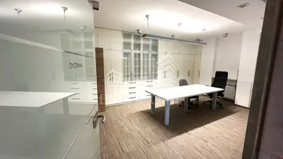 Gewerbefläche 311 m², Jaruščica, 2 Eingänge und 7 Büros - 4