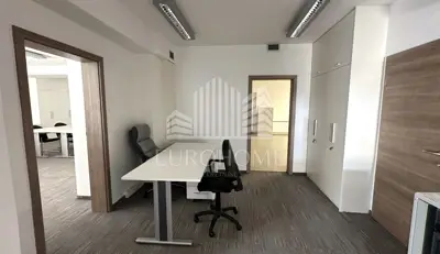 Gewerbefläche 311 m², Jaruščica, 2 Eingänge und 7 Büros - 8