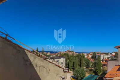 Stan 67 m², Rovinj centar - pogled na more i starogradsku jezgru - 2