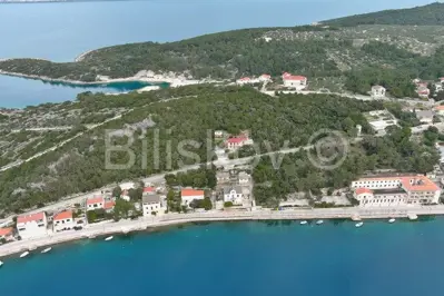 Građevinsko zemljište 800 m², Povlja na Braču, blizu mora