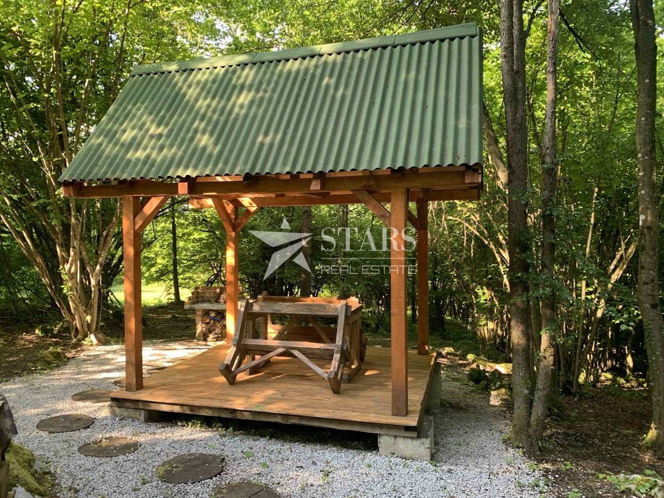 Gorski kotar, Vrbovsko - poljoprivredni teren sa roštiljem i sjenicom
